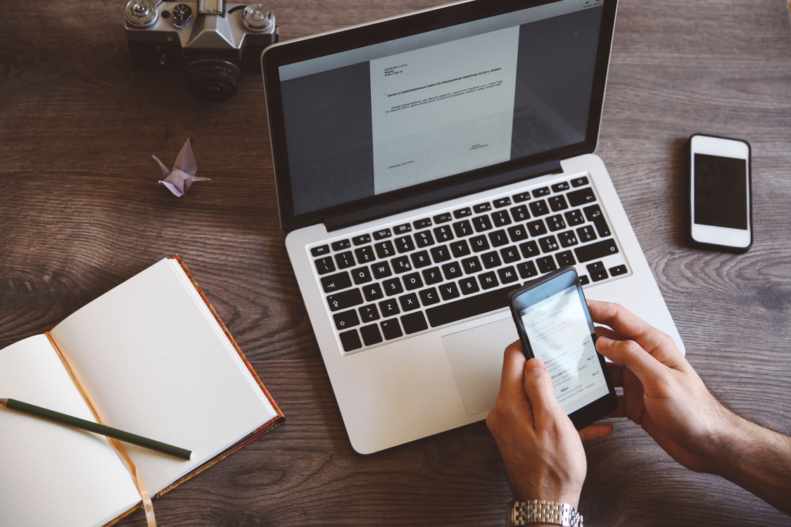checking e-mails on the smartphone
